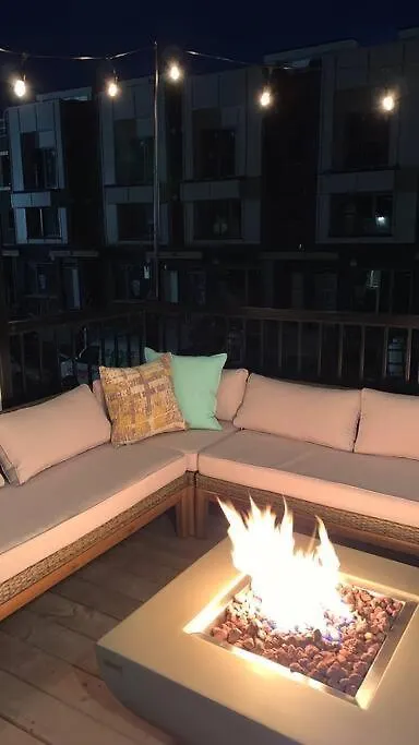 Modern 3 Story Townhouse In A Great Location! Villa Ottawa Nyaraló