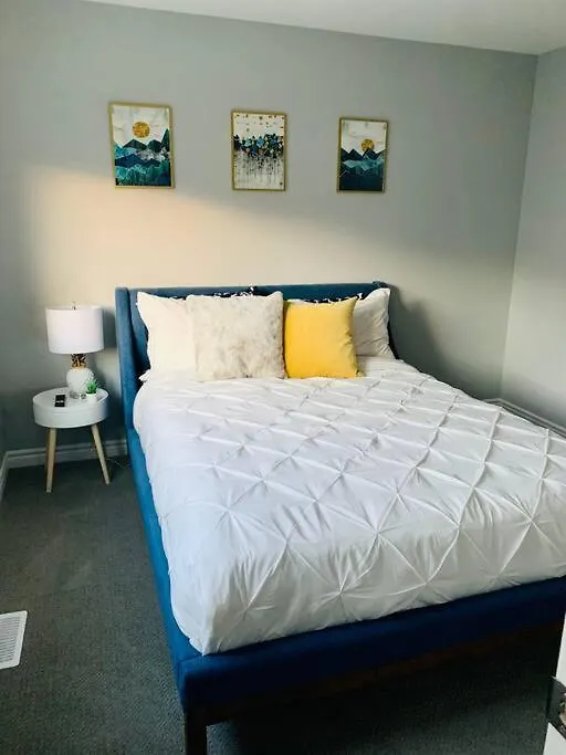 Nyaraló Modern 3 Story Townhouse In A Great Location! Villa Ottawa